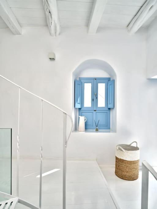 Brunella Paros Naousa (Paros)