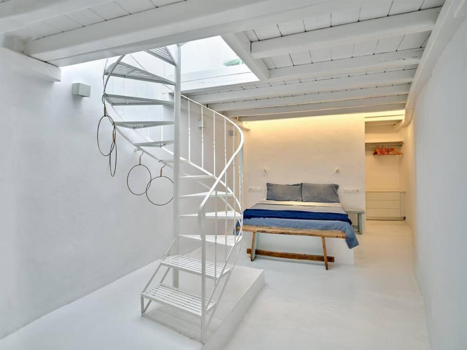Brunella Paros * Naousa (Paros)
